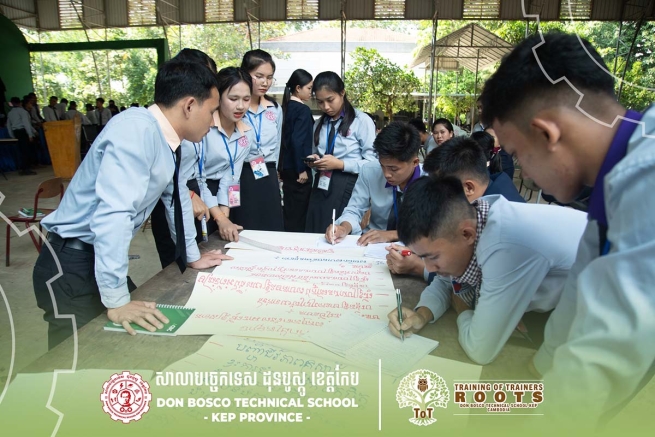 Cambogia – Gli studenti di Kep esplorano la saggezza ancestrale e la tutela dell'ambiente in un interessante corso di formazione