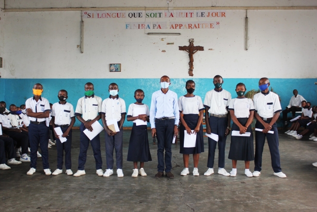 RD Congo – Anuncian a los alumnos del "Don Bosco Ngangi” los resultados del primer semestre