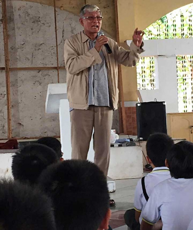 Filipinas - Oración y compromiso por los jóvenes pobres: la fuerza y ​​la alegría del Sr. Hopida
