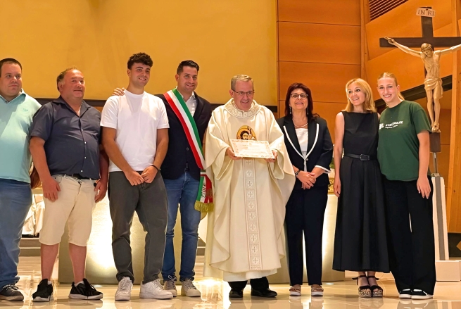 Italia – Don Fabio Attard riceve la cittadinanza onoraria di Castelnuovo Don Bosco: un gesto simbolico di appartenenza