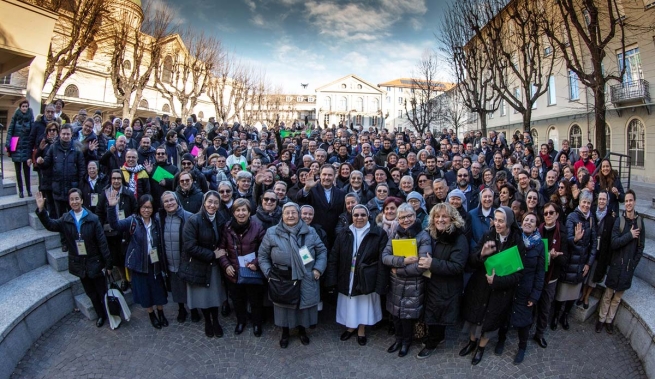 Italy – Spirituality Days, the Rector Major hands over the 7 beatitudes of the Salesian Family