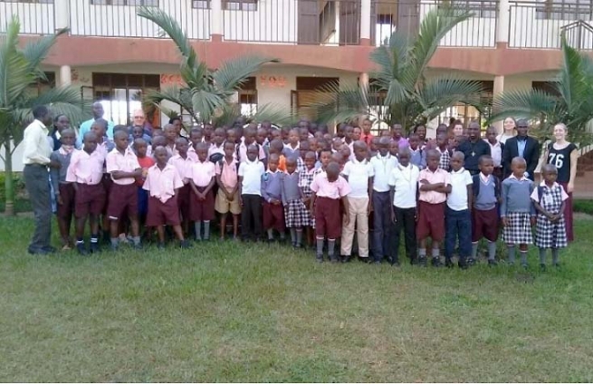 Uganda - Namugongo school towards "phase two"