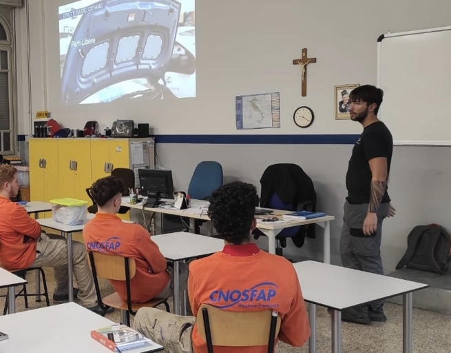 Italia – Un curso de iniciación al trabajo para jóvenes refugiados en el CFP “Rebaudengo”