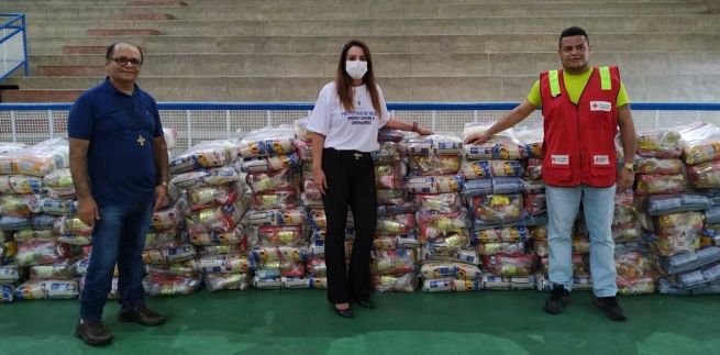 Brasil – O centro "Dom Bosco" de Gramoré distribui itens de necessidades básicas