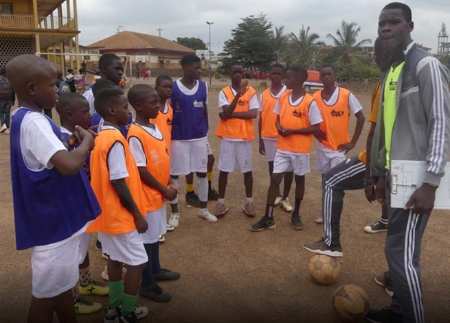 Guinea Equatoriale – Studio, sport e gioia nella scuola socio-sportiva del Real Madrid “Don Bosco-Malabo”