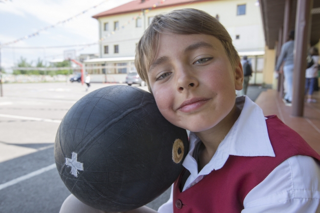 Romania - Beds and benches for children of "Centrul Don Bosco"